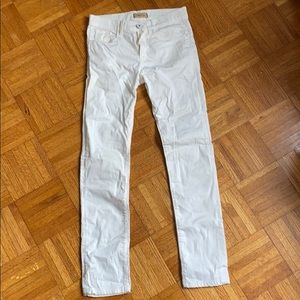 White jeans from boutique Frank&Lu, skinny fit